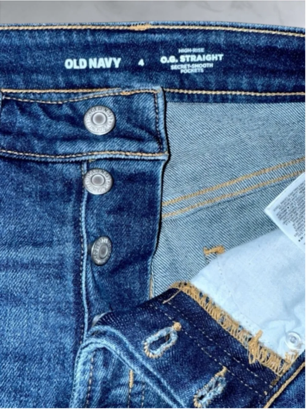 Old Navy Women’s High-Waisted Button-Fly OG Straight Jean Shorts – Size 4